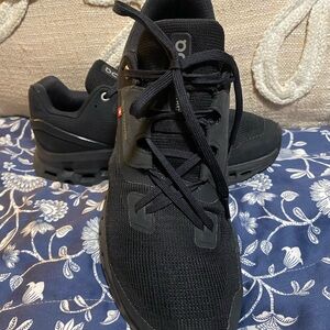 Oncloud Running women’s cloudstratus Black Athletic Sneakers 9.5!